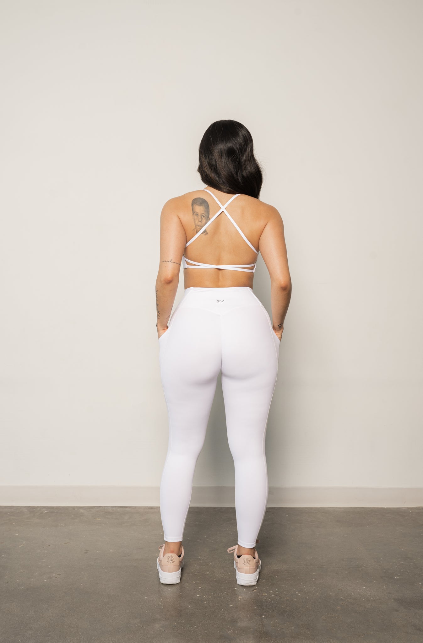 Basic White Sports Bra – Elegxnt Clothing